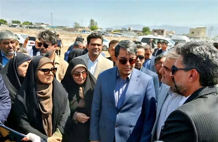 عملیات اجرایی ساخت مسکن در جیرفت با حضور وزیر راه آغاز شد عملیات اجرایی ساخت مسکن در جیرفت با حضور وزیر راه آغاز شد