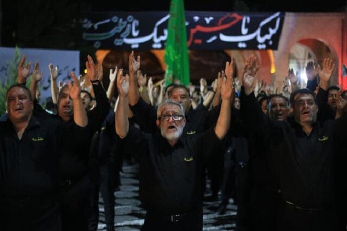 عزاداری در «میدان ارگ کرمان» روایت عشق حسین و رنگینکمان فرهنگها عزاداری در «میدان ارگ کرمان» روایت عشق حسین و رنگینکمان فرهنگها