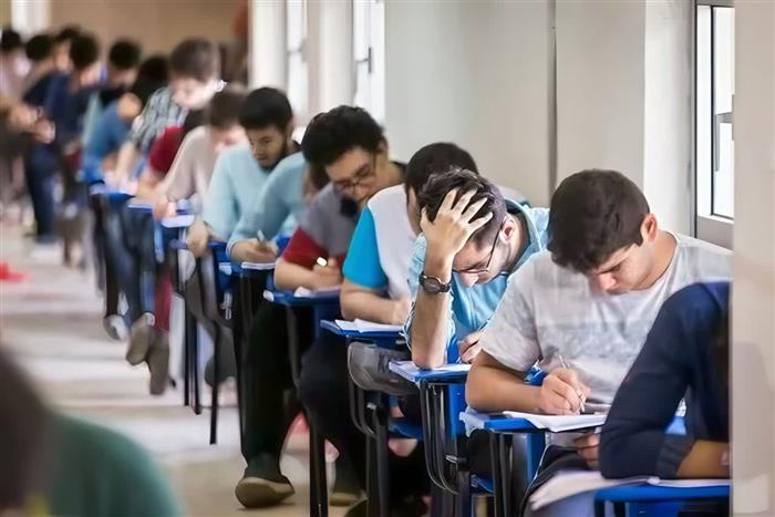 مدیرکل آموزش و پرورش شهر تهران تاکید کرد: ممنوعیت برگزاری امتحانات در روزهای اعتکاف/ آلودگی هوا، امتحانات را به تعویق نمیاندازد مدیرکل آموزش و پرورش شهر تهران تاکید کرد: ممنوعیت برگزاری امتحانات در روزهای اعتکاف/ آلودگی هوا، امتحانات را به تعویق نمیاندازد