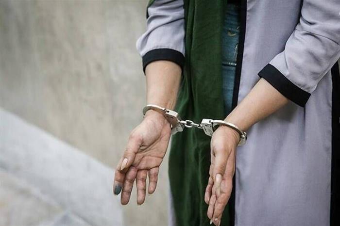حین ارتکاب سرقت؛ زن موبایلقاپ در کرمان دستگیر شد حین ارتکاب سرقت؛ زن موبایلقاپ در کرمان دستگیر شد