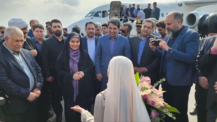 اولین سفر استانی فرزانه صادق؛ وزیر راه وارد کرمان شد اولین سفر استانی فرزانه صادق؛ وزیر راه وارد کرمان شد