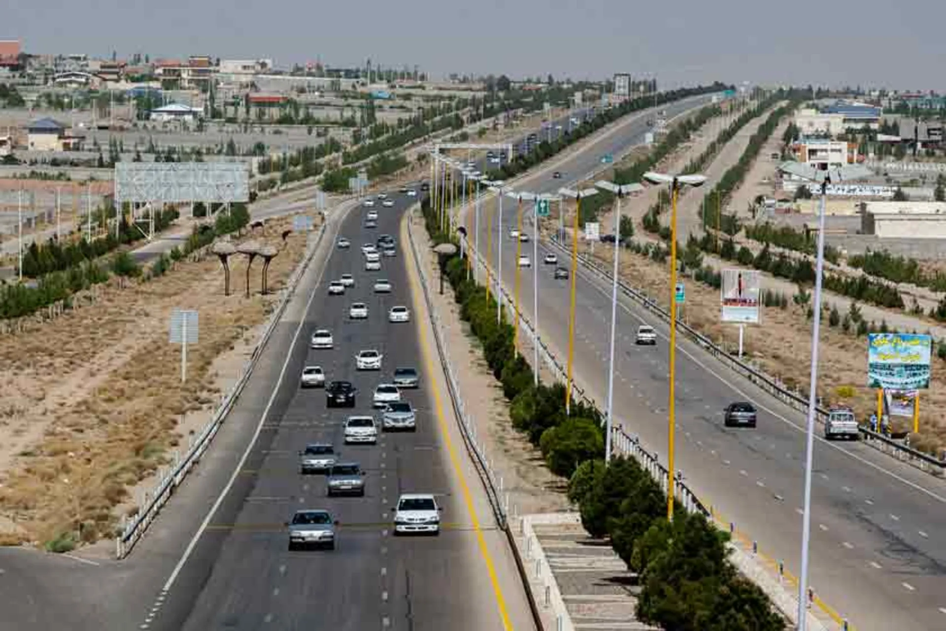 برخورد قضایی با متخلفان ترافیکی در محور هفت‌باغ؛ ۳۵۳ خودرو و ۴ ‌ موتورسنگین توقیف شدند