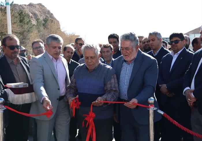 رونمایی از سومین مرحله نوسازی ناوگان حمل‌ونقل عمومی کرمان؛ ورود ۵ اتوبوس و ۵۳ تاکسی جدید به چرخه شهری