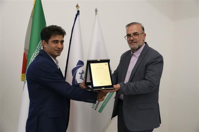شهردار کرمان در نشست شورای اداری مدیران شهرداری تأکید کرد: معیار ارزیابی مدیران، اقدامات فوق‌برنامه و امیدآفرینی است