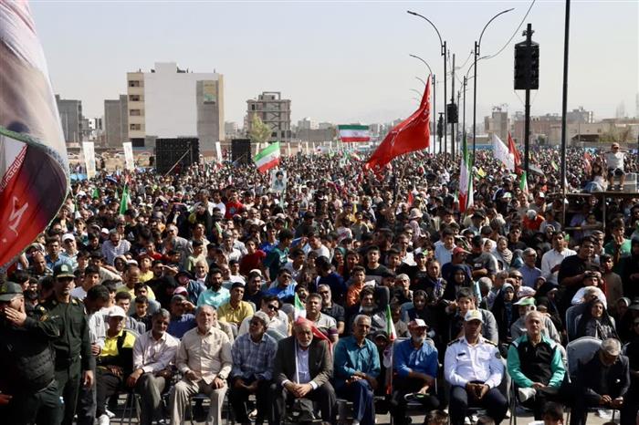 کرمان، شهر رویدادها؛ رکوردشکنی بیسابقه در پیادهروی خانوادگی با حضور ۲۳۰ هزار نفر کرمان، شهر رویدادها؛ رکوردشکنی بیسابقه در پیادهروی خانوادگی با حضور ۲۳۰ هزار نفر
