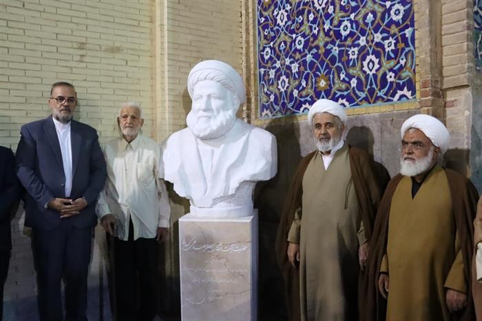 ادای احترام کرمان به دو چهره ماندگار روحانیت؛ سردیس آیت‌الله صالحی و آیت‌الله حقیقی رونمایی شد