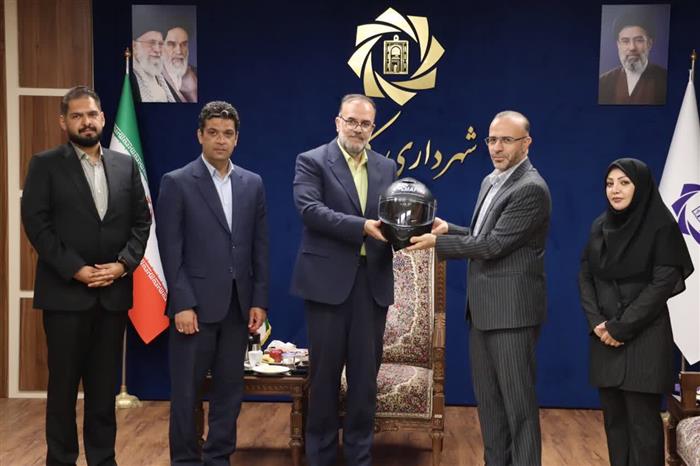 تقدیر دبیرکل فدراسیون موتورسواری و اتومبیلرانی کشور از شهردار کرمان تقدیر دبیرکل فدراسیون موتورسواری و اتومبیلرانی کشور از شهردار کرمان