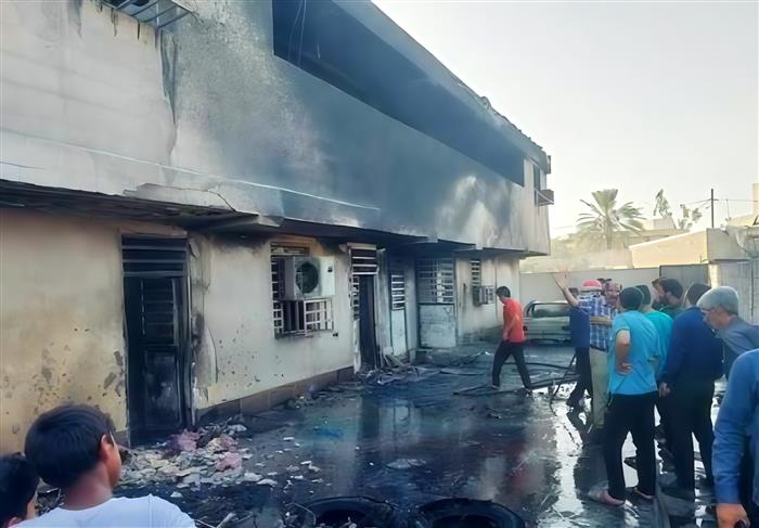 نجات معجزهآسای ۲۰ نفر در کرمان؛ قاچاق سوخت در مجتمع مسکونی فاجعه آفرید نجات معجزهآسای ۲۰ نفر در کرمان؛ قاچاق سوخت در مجتمع مسکونی فاجعه آفرید