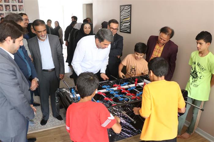 از گرمای تابستان تا گرمای دلها؛ استاندار کرمان در خانه «بچههای ما» از گرمای تابستان تا گرمای دلها؛ استاندار کرمان در خانه «بچههای ما»
