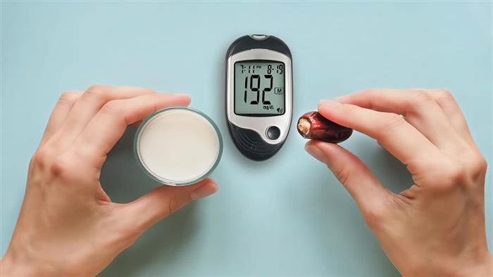 متخصص پزشک خانواده و دیابت: کنترل قند خون در روزه‌داری نه‌تنها روزه را باطل نمی‌کند، بلکه ضروری است